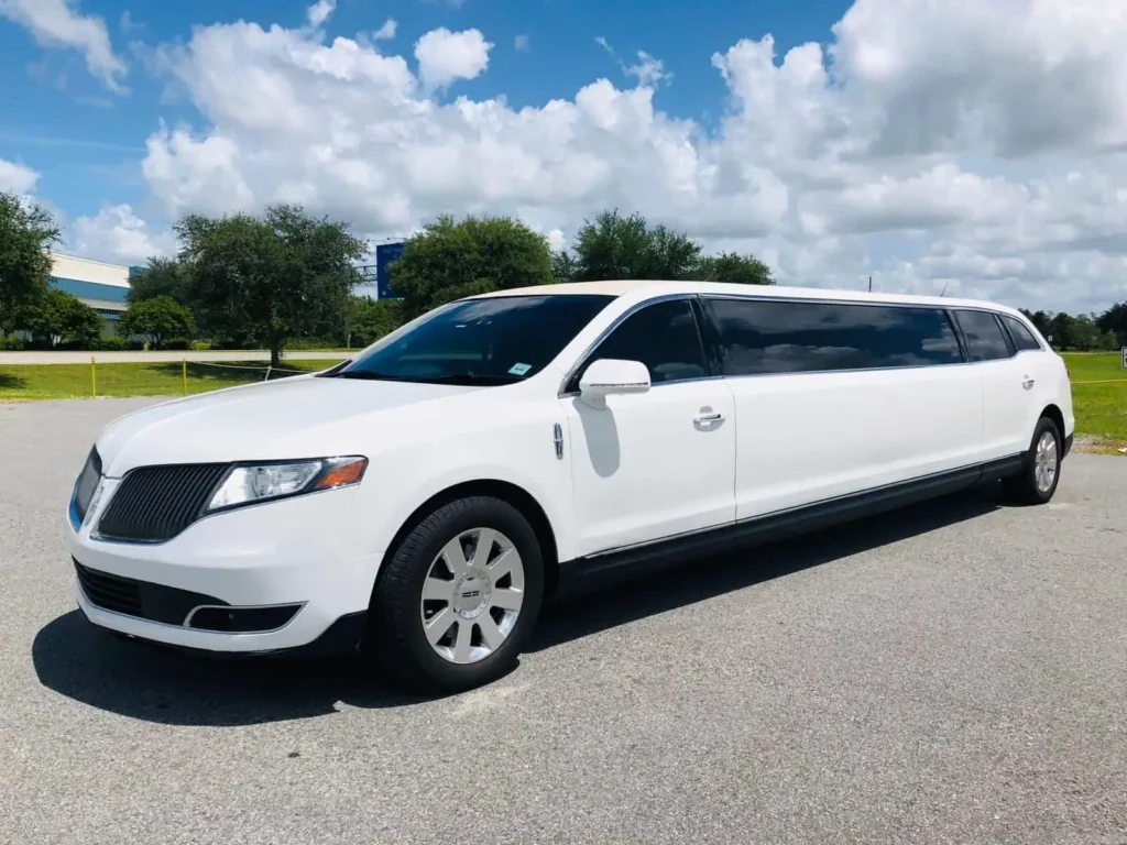 Lincoln-MKT-Limo-Whit